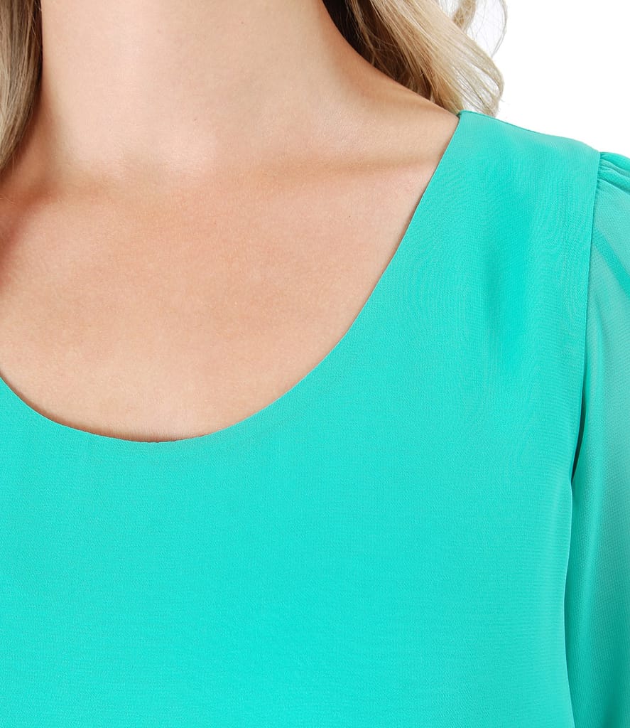 Rochie lejera din voal si cu aplicatie de cristale