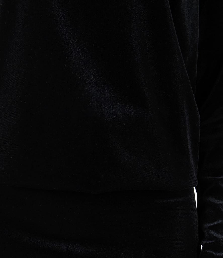 Rochie cu brosa din catifea elastica neagra