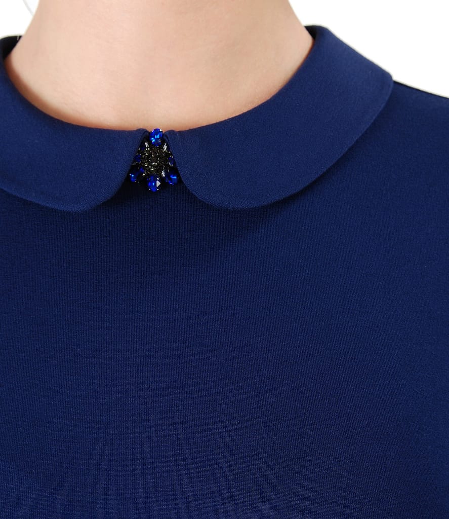 Bluza din jerse elastic cu guler rotund cu brosa