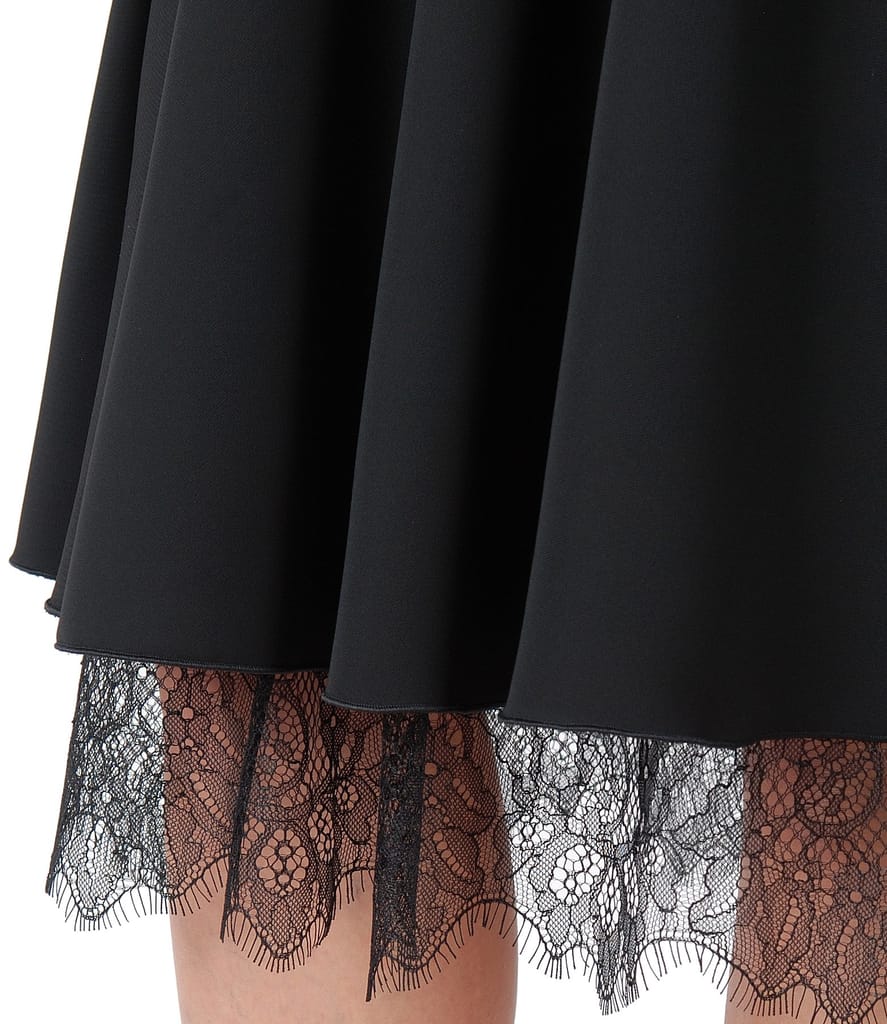 Rochie cu dantela si aplicatie de cristale