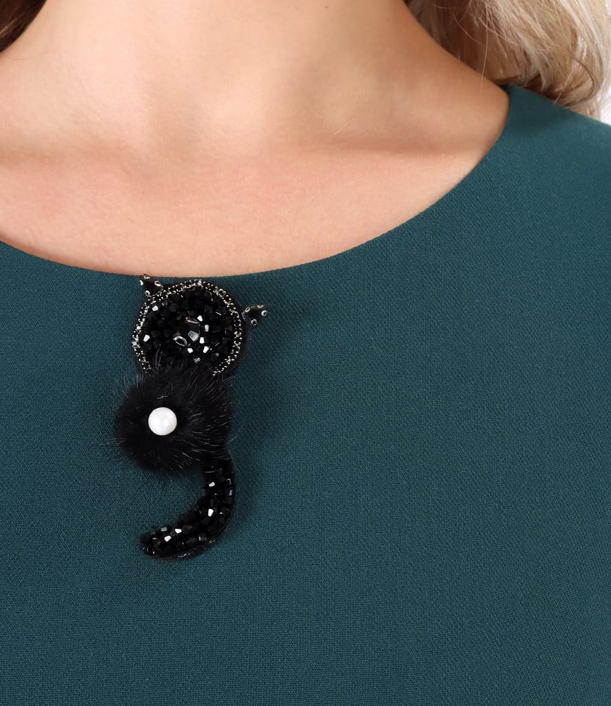 Rochie eleganta cu brosa detasabila