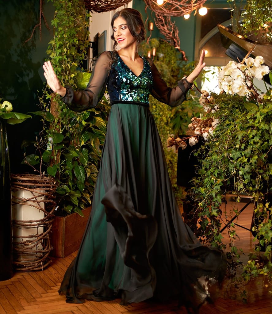 Rochie lunga din voal cu corsaj din paiete reversibile