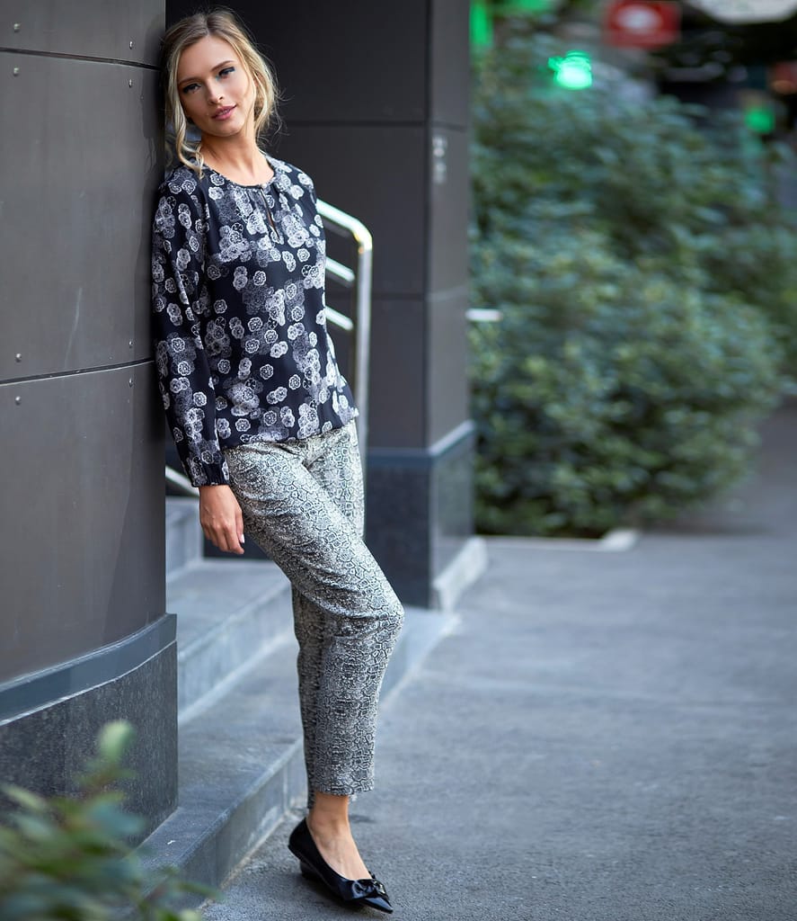 Bluza eleganta din viscoza imprimata cu motive florale