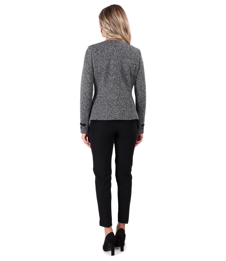 Tinuta office cu pantaloni pana si sacou cu pasmanterie la maneci