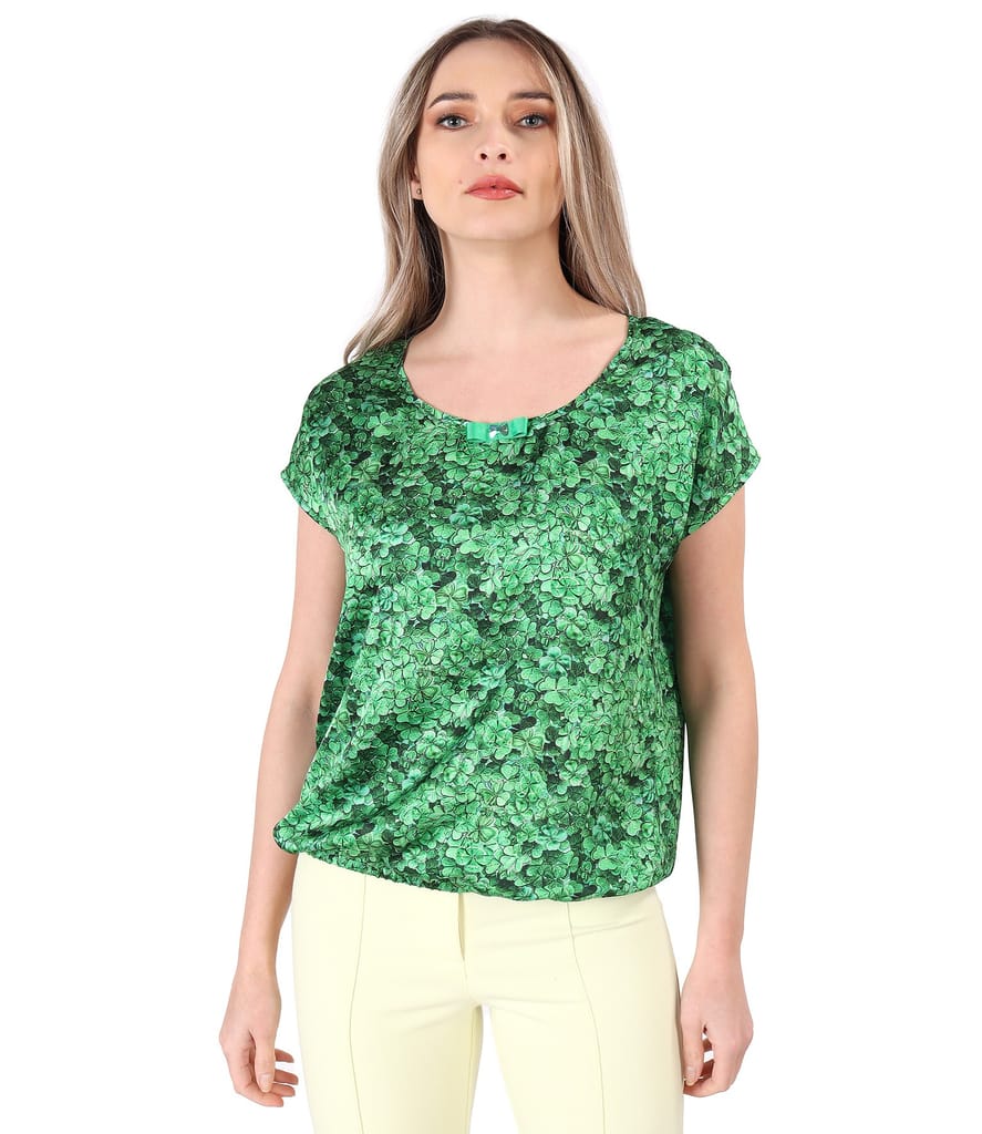 Bluza lejera cu funda din rips la decolteu