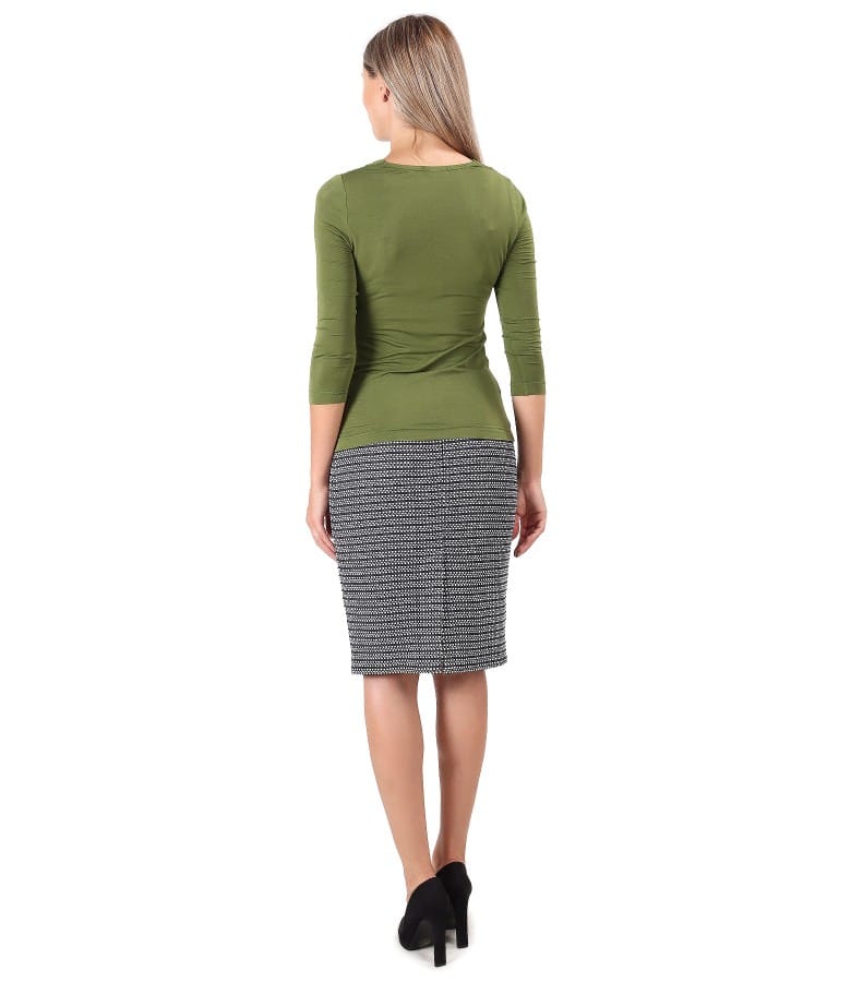 Fusta office cu bluza din jerse cu falduri la decolteu