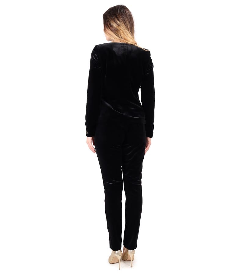Tinuta eleganta cu pantaloni si sacou din catifea elastica neagra
