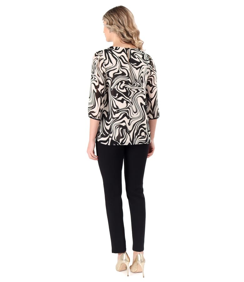 Tinuta eleganta cu pantaloni pana si bluza lejera din viscoza imprimata
