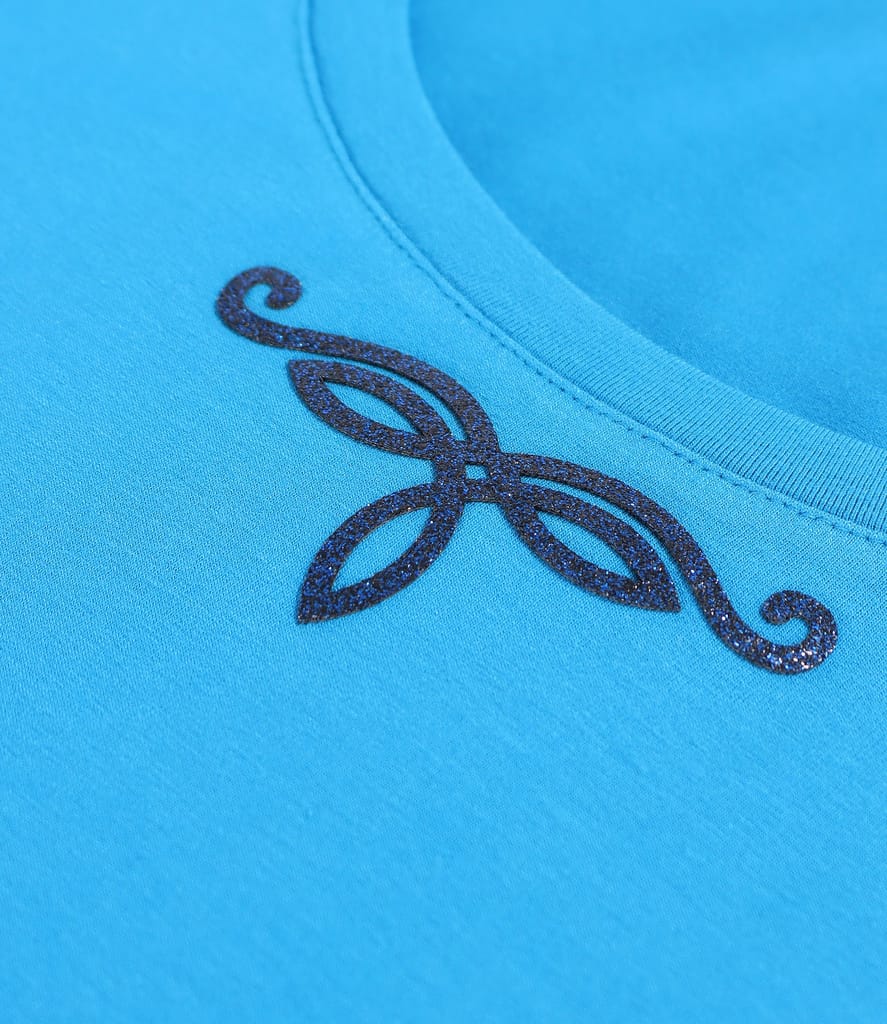 Bluza din jerse elastic fin cu aplicatie decorativa la decolteu