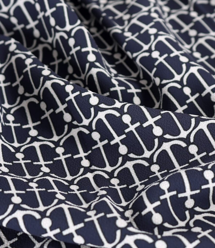 Rochie lunga cu volane si decolteu in V