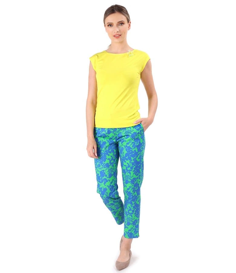 Tinuta smart/casual cu pantaloni din bumbac elastic imprimat si bluza din jerse elastic