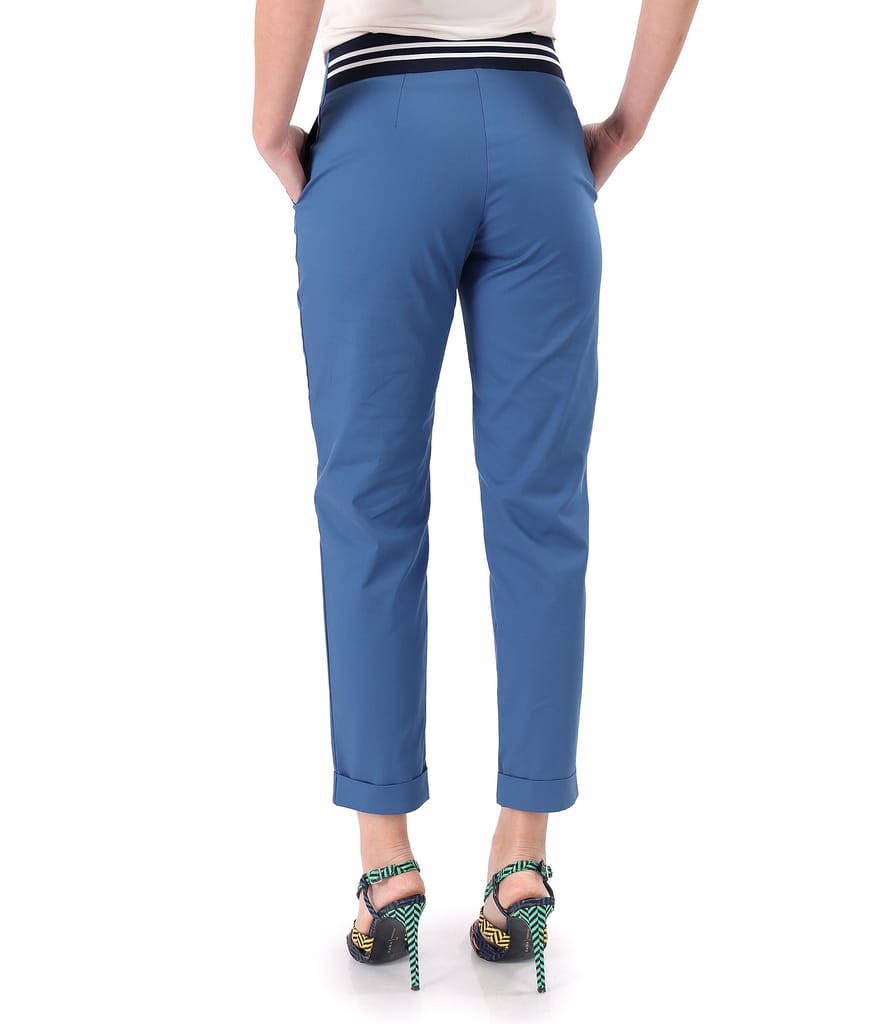 Pantaloni din bumbac elastic subtire cu buzunare pe fata