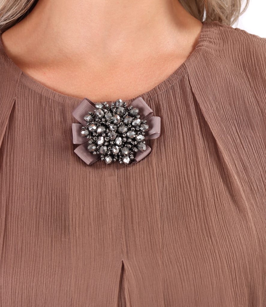 Rochie din voal de matase naturala cu brosa la decolteu