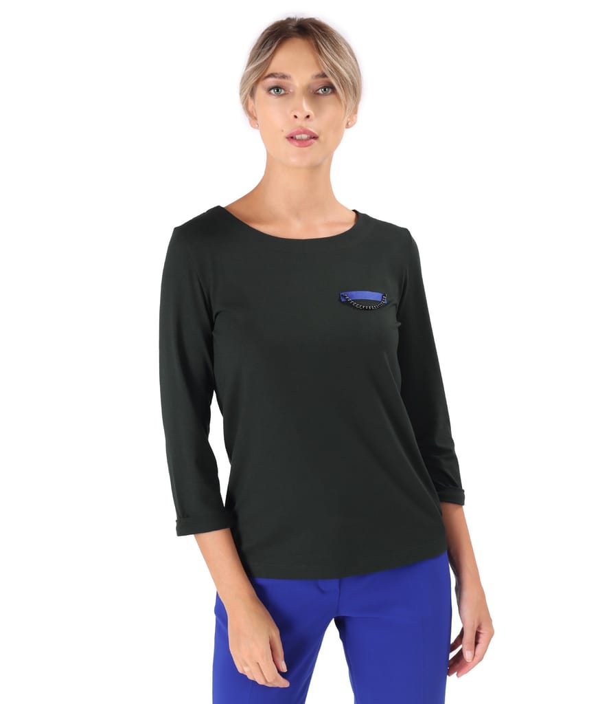 Bluza din jerse elastic fin cu lant decorativ pe fata