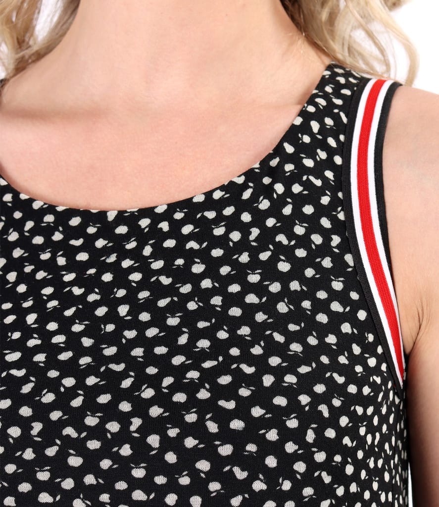 Rochie lejera din jerse cu garnitura decorativa