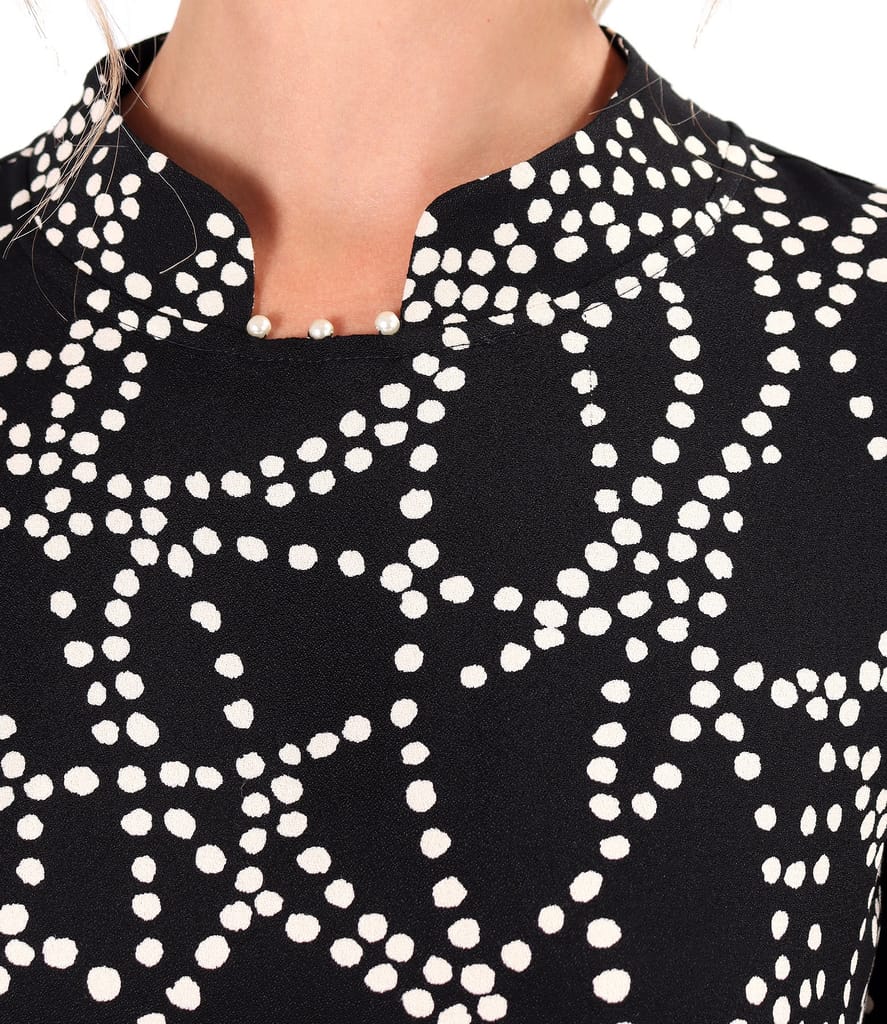 Bluza lejera din viscoza plina imprimata cu motive geometrice si cu perle la decolteu