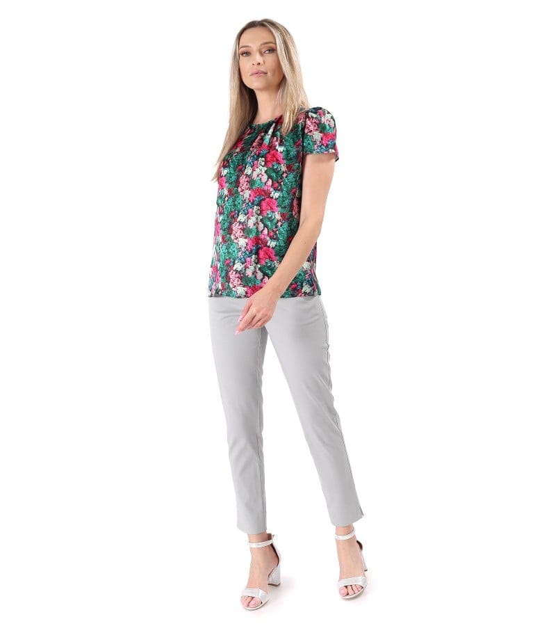 Tinuta eleganta cu bluza lejera din matase naturala cu pantaloni pana