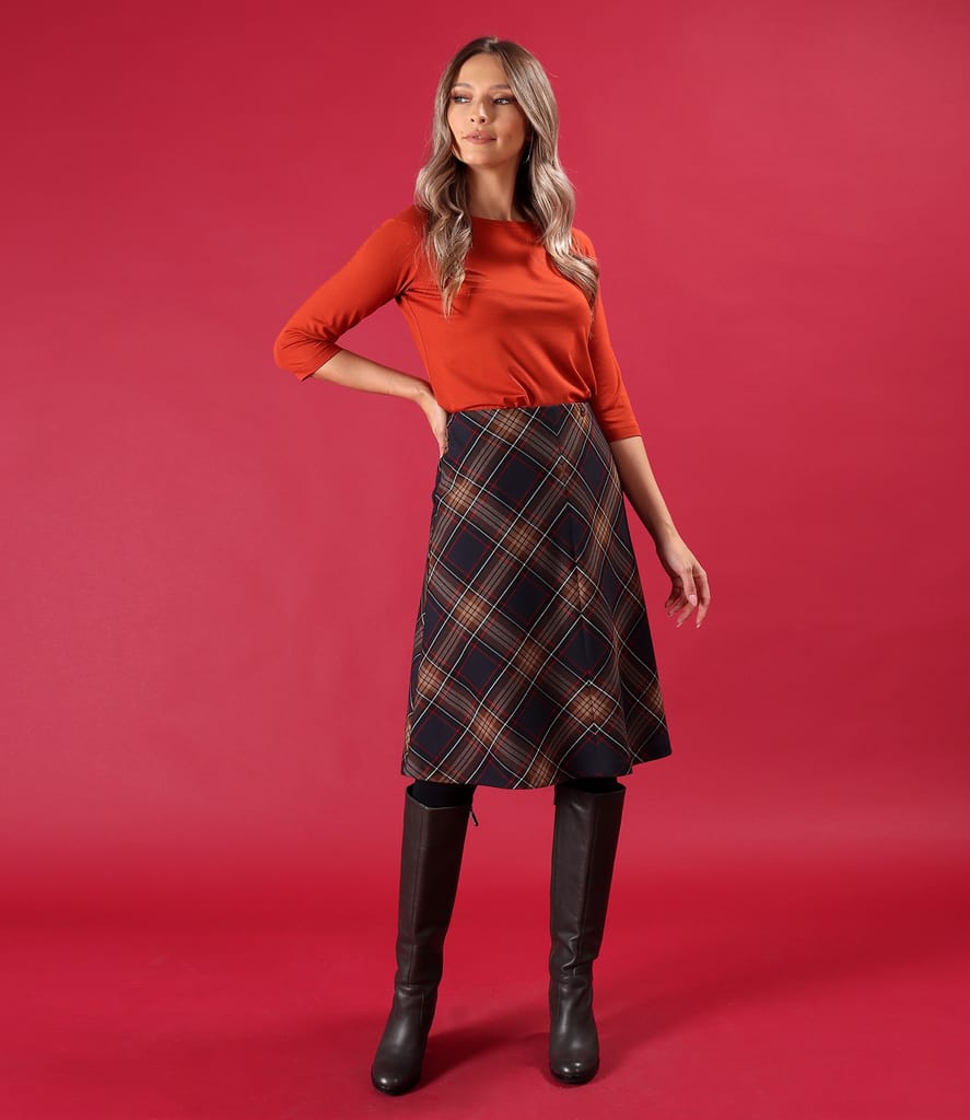 Fusta evazata din stofa cu viscoza in carouri