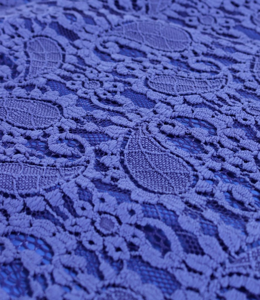 Rochie din dantela plina cu motive florale