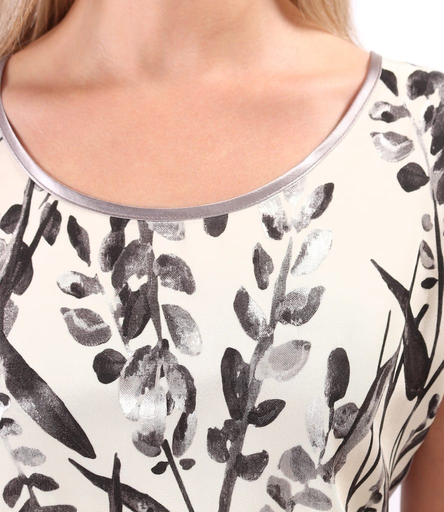 Bluza lejera cu fata din viscoza cu motive florale si fir de effect