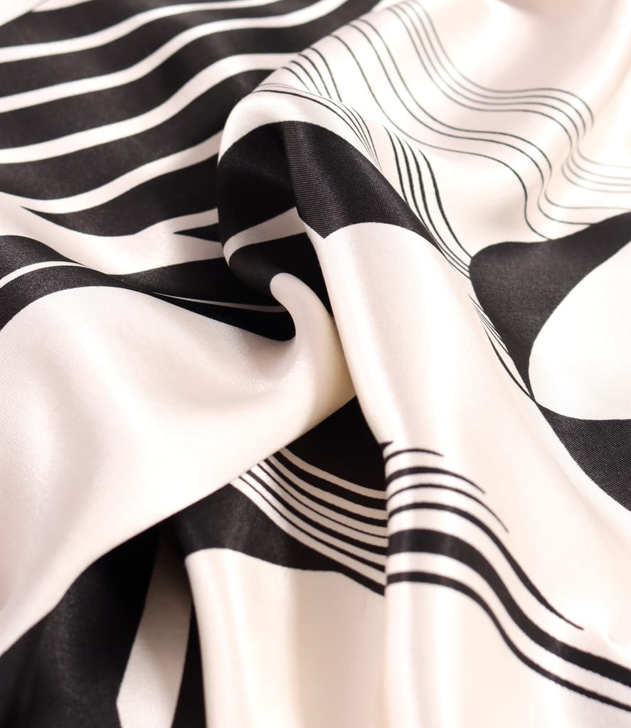 Rochie midi din satin de viscoza imprimata cu motive geometrice