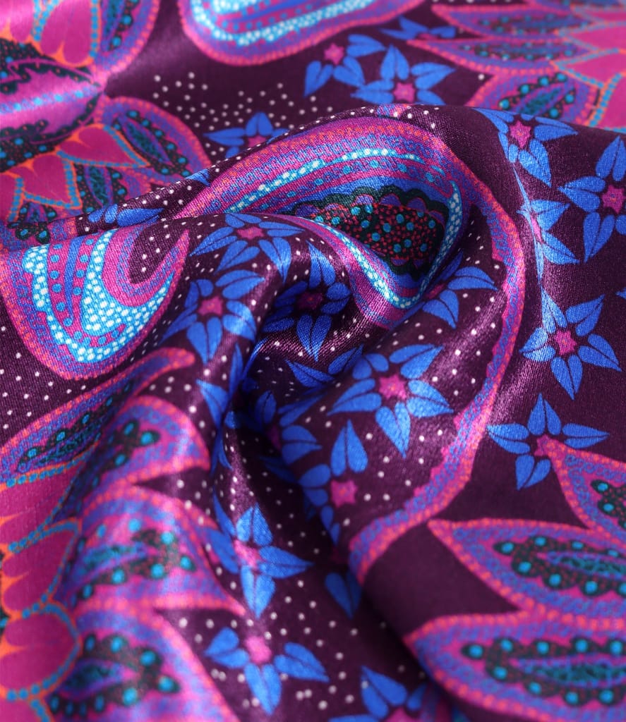 Rochie lejera din satin de viscoza imprimata cu motive paisley