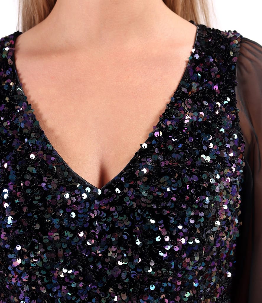 Rochie din voal cu corsaj din paiete multicolore pe suport de catifea