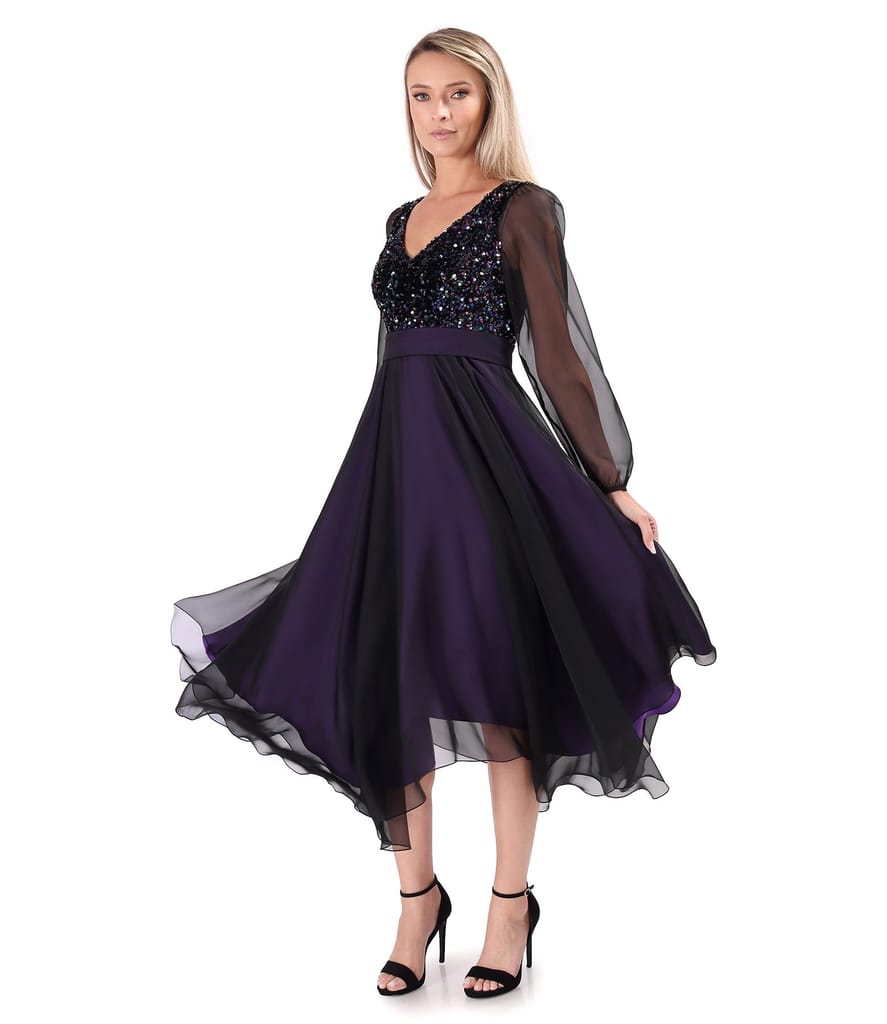 Rochie din voal cu corsaj din paiete multicolore pe suport de catifea