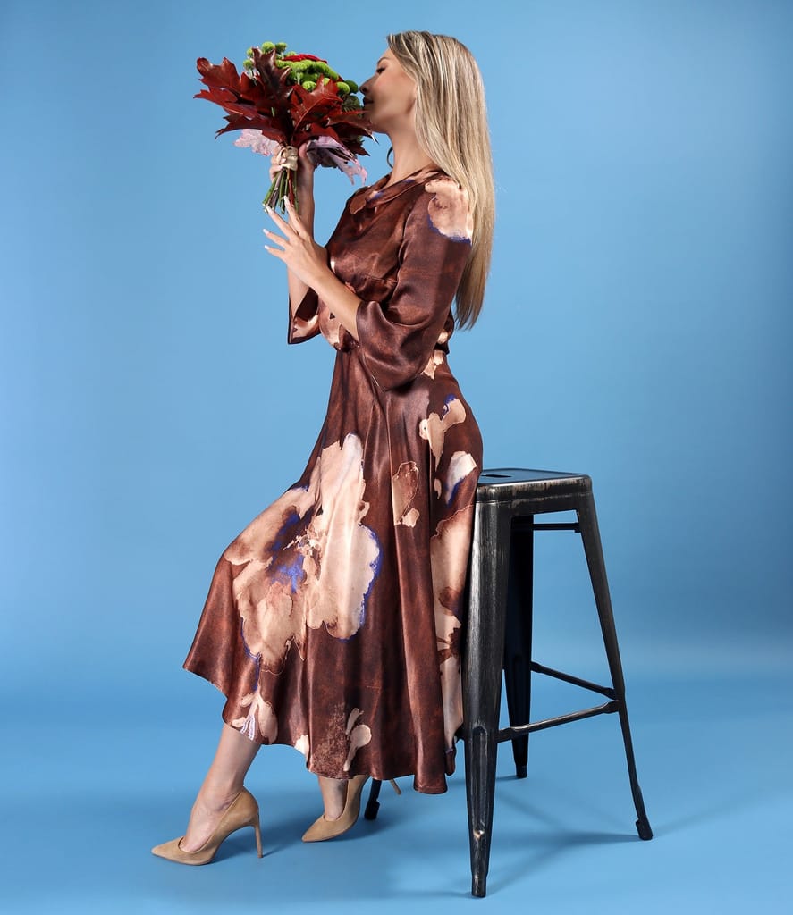Rochie midi eleganta din viscoza satinata imprimat cu flori supradimensionate