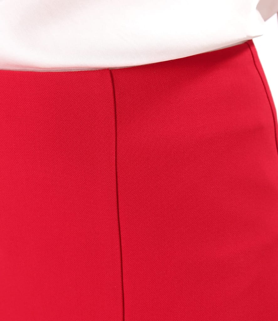 Fusta evazata cu pliuri pe fata