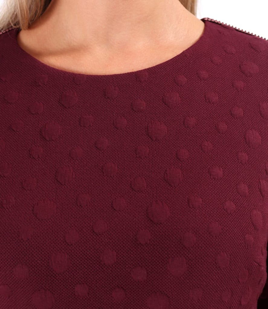 Rochie eleganta din jerse elastic gros cu buline tesute in relief