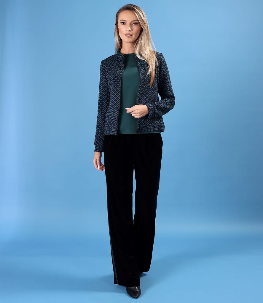 Pantaloni din catifea cu bluza din jerse cu fermoar pe mijloc fata