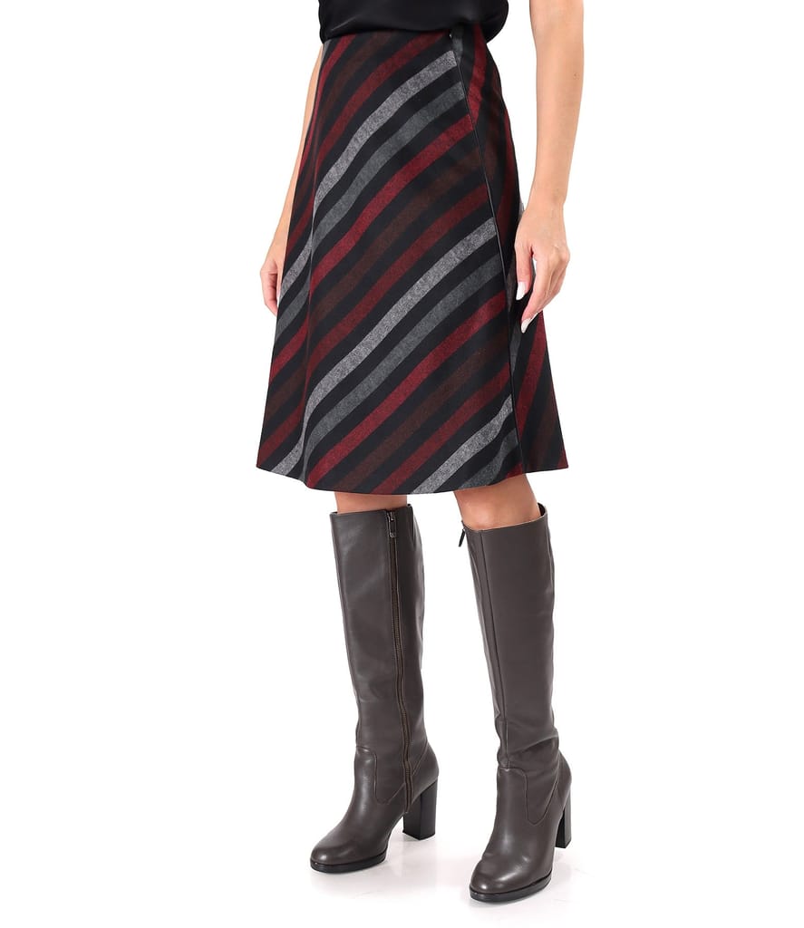 Fusta evazata din stofa cu dungi