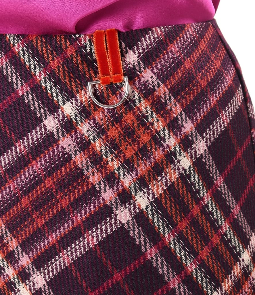 Fusta evazata din stofa in carouri