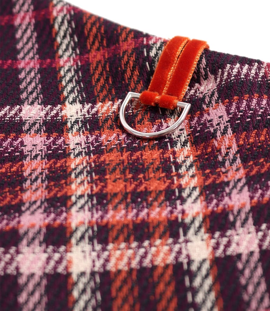 Fusta evazata din stofa in carouri