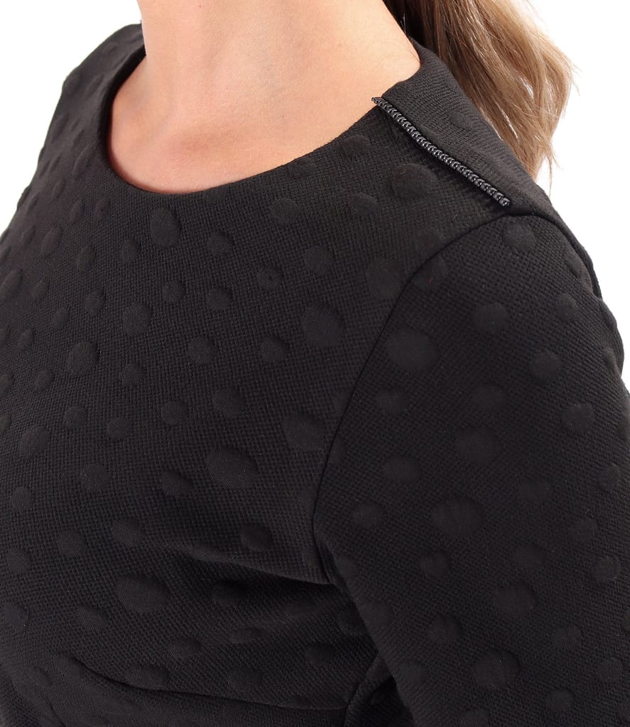 Rochie eleganta din jerse elastic gros cu buline tesute in relief