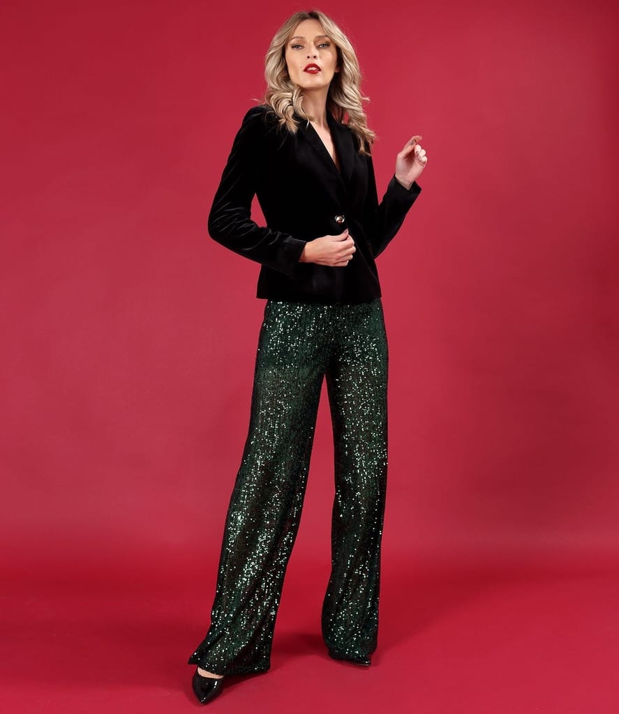 Tinuta de ocazie cu sacou din catifea elastica si pantaloni largi din paiete