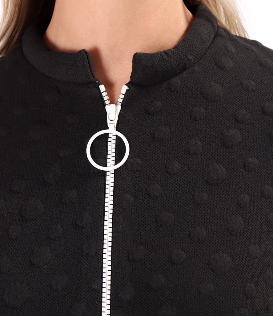 Bluza din jerse elastic gros cu buline tesute in relief