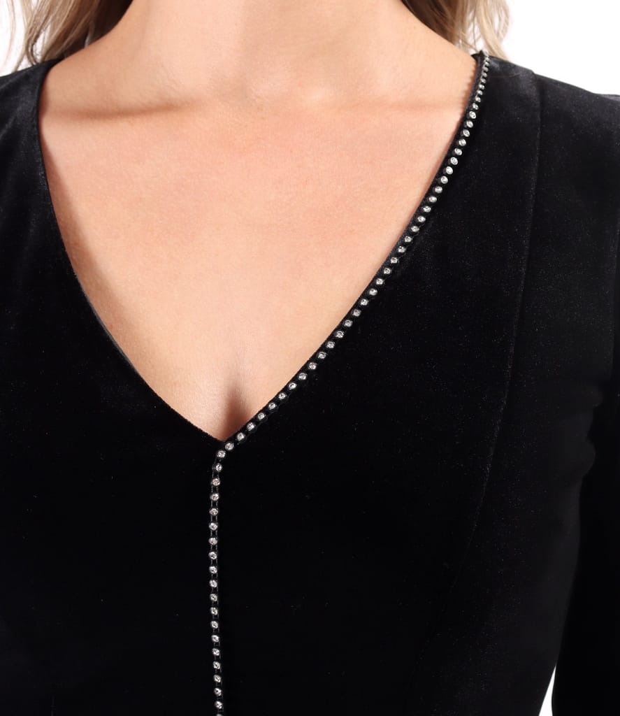 Rochie din catifea elastica cu aplicatie de cristale la decolteu