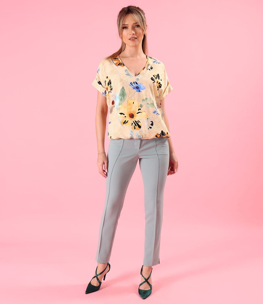 Bluza cu umerii cazuti din vascoza imprimata cu motive florale