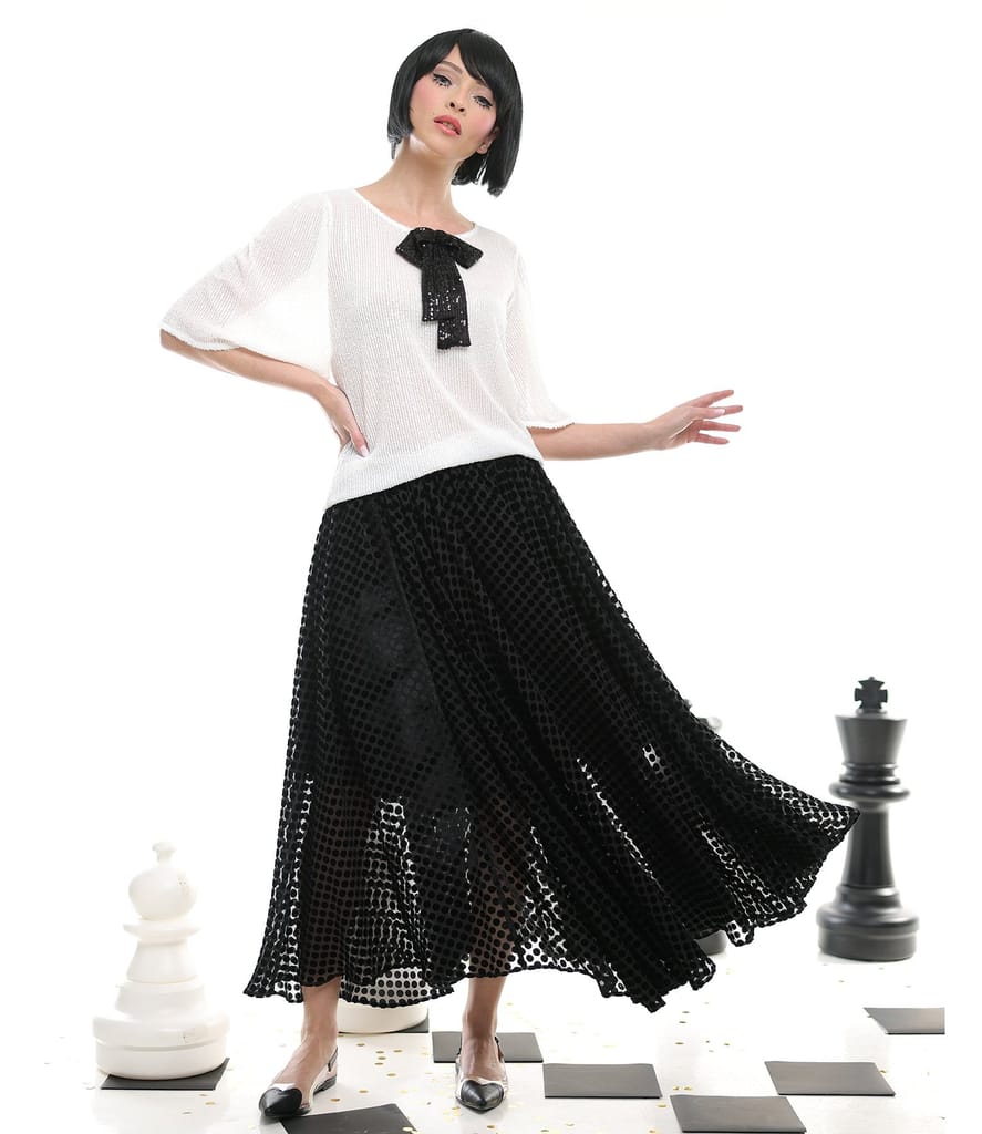 Bluza lejera cu maneci scurte evazate din paiete