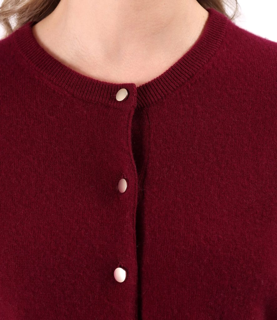 Cardigan tricotat din casmir cu nasturi aurii pe fata