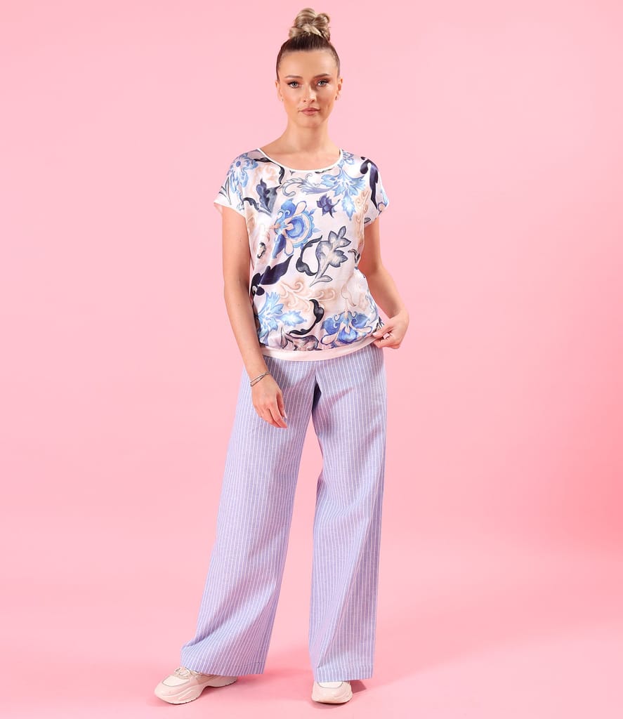 Bluza lejera cu fata din viscoza satinata imprimata cu motive florale