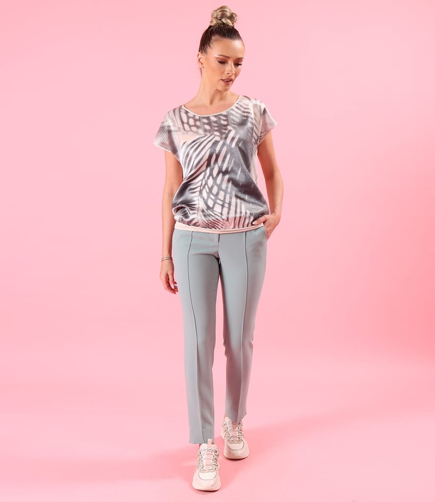 Bluza lejera cu fata din viscoza satinata cu motive geometrice