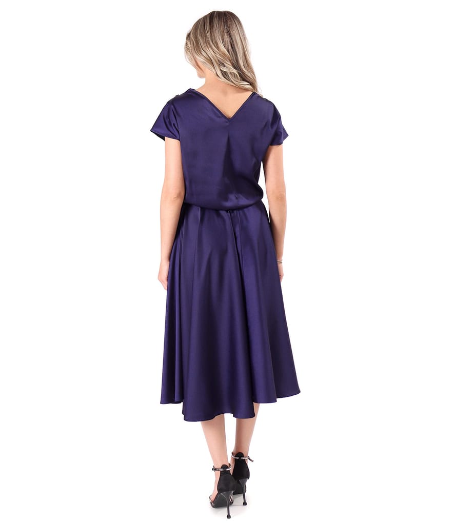 Rochie midi din satin elastic cu decolteu barcuta