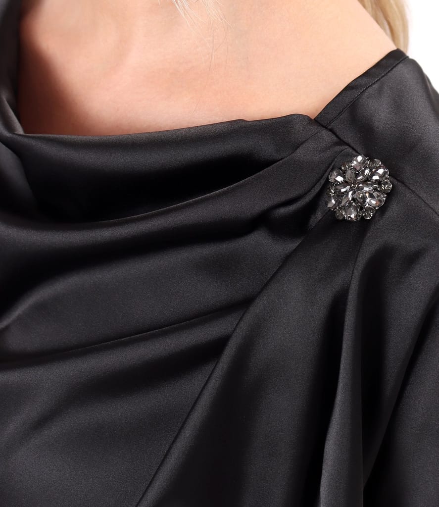 Rochie midi din satin elastic cu decolteu barcuta