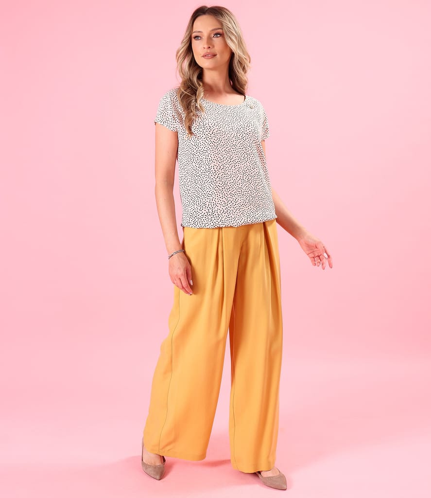 Pantaloni largi cu bluza lejera din viscoza imprimata cu picouri