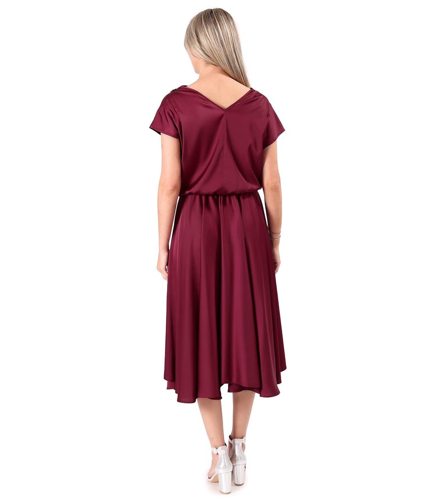 Rochie midi din satin elastic cu decolteu barcuta
