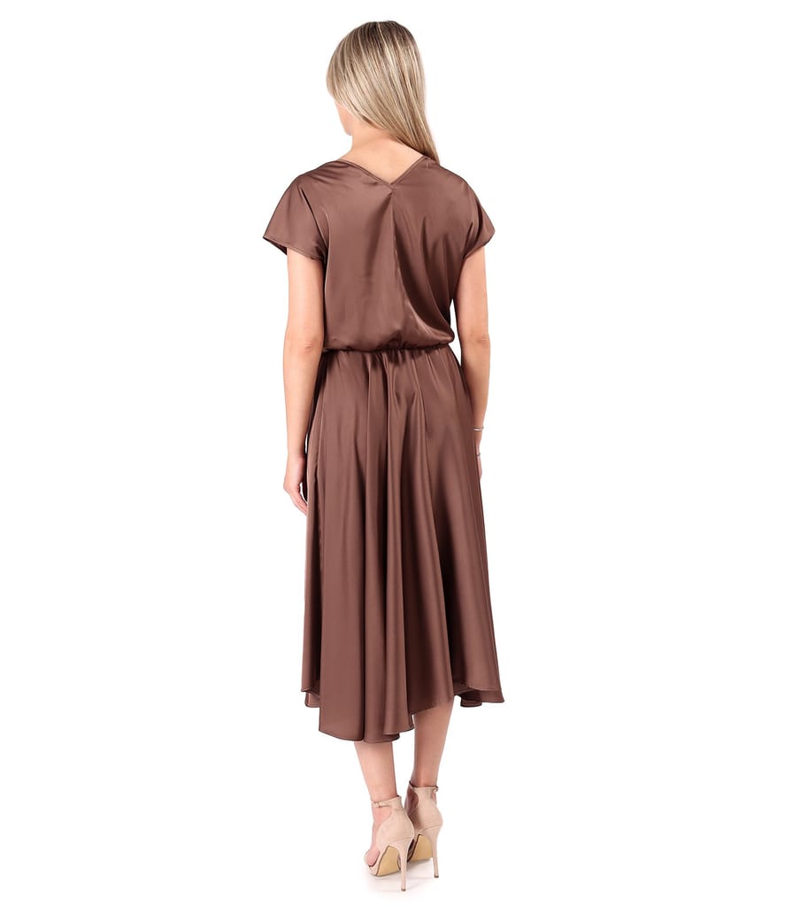 Rochie midi din satin elastic cu decolteu barcuta