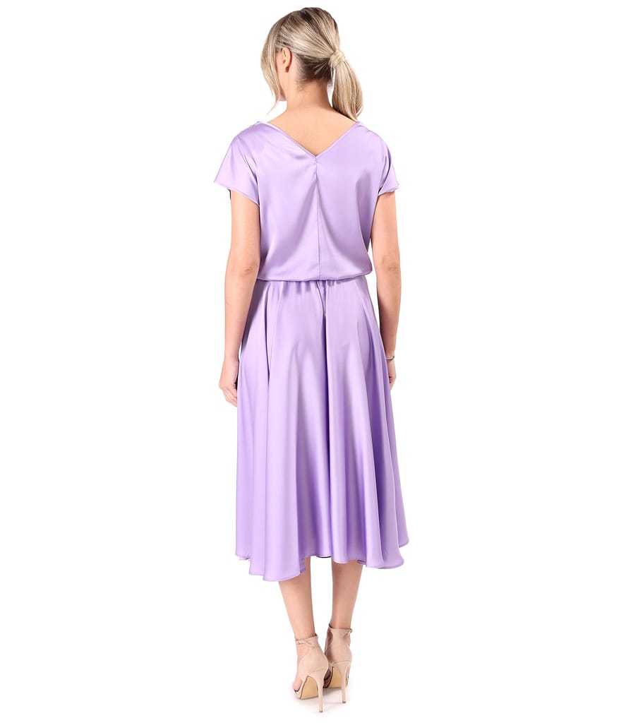 Rochie midi din satin elastic cu decolteu barcuta